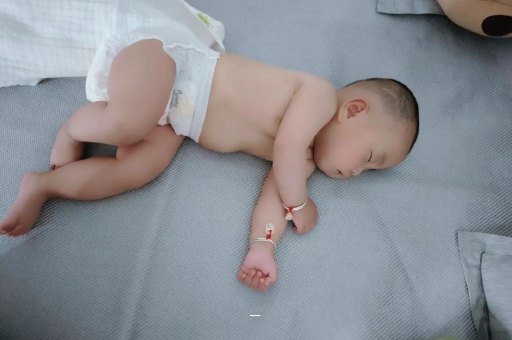 西藏宝宝先长上牙还是下牙